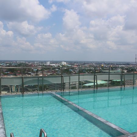 Harris Hotel Pontianak Exteriör bild