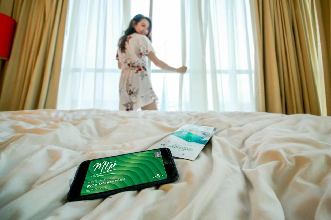 Harris Hotel Pontianak Exteriör bild