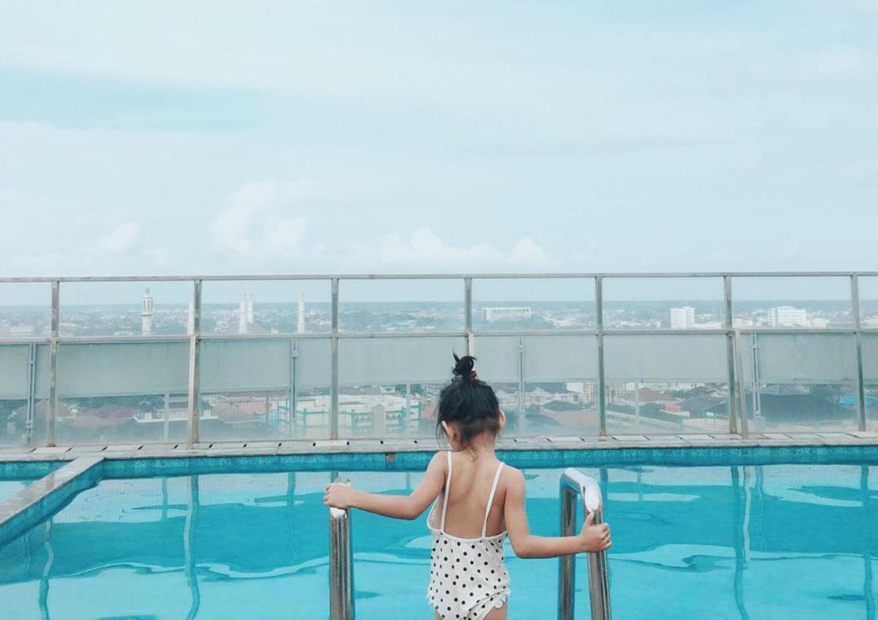 Harris Hotel Pontianak Exteriör bild