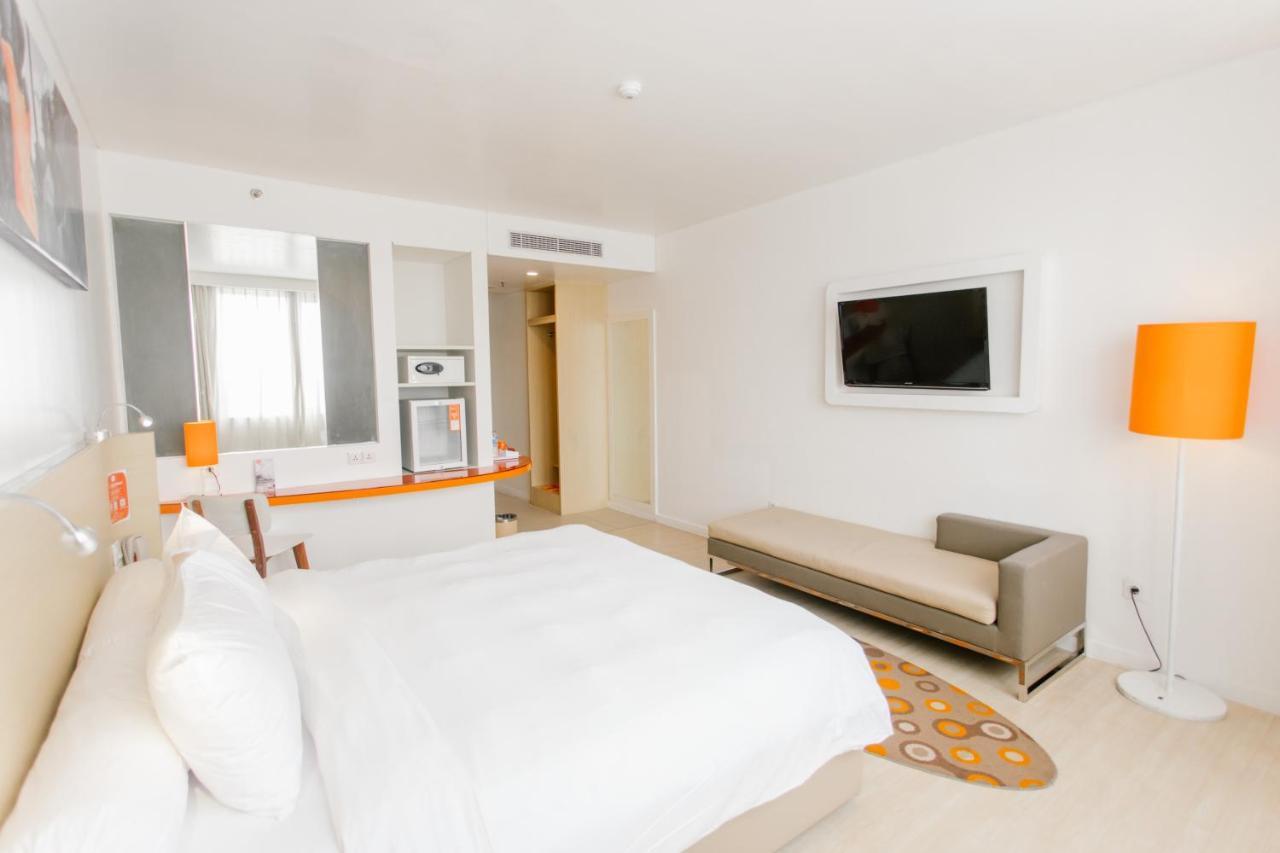 Harris Hotel Pontianak Exteriör bild