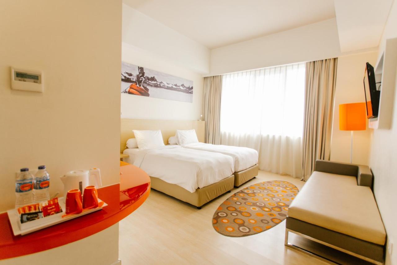 Harris Hotel Pontianak Exteriör bild
