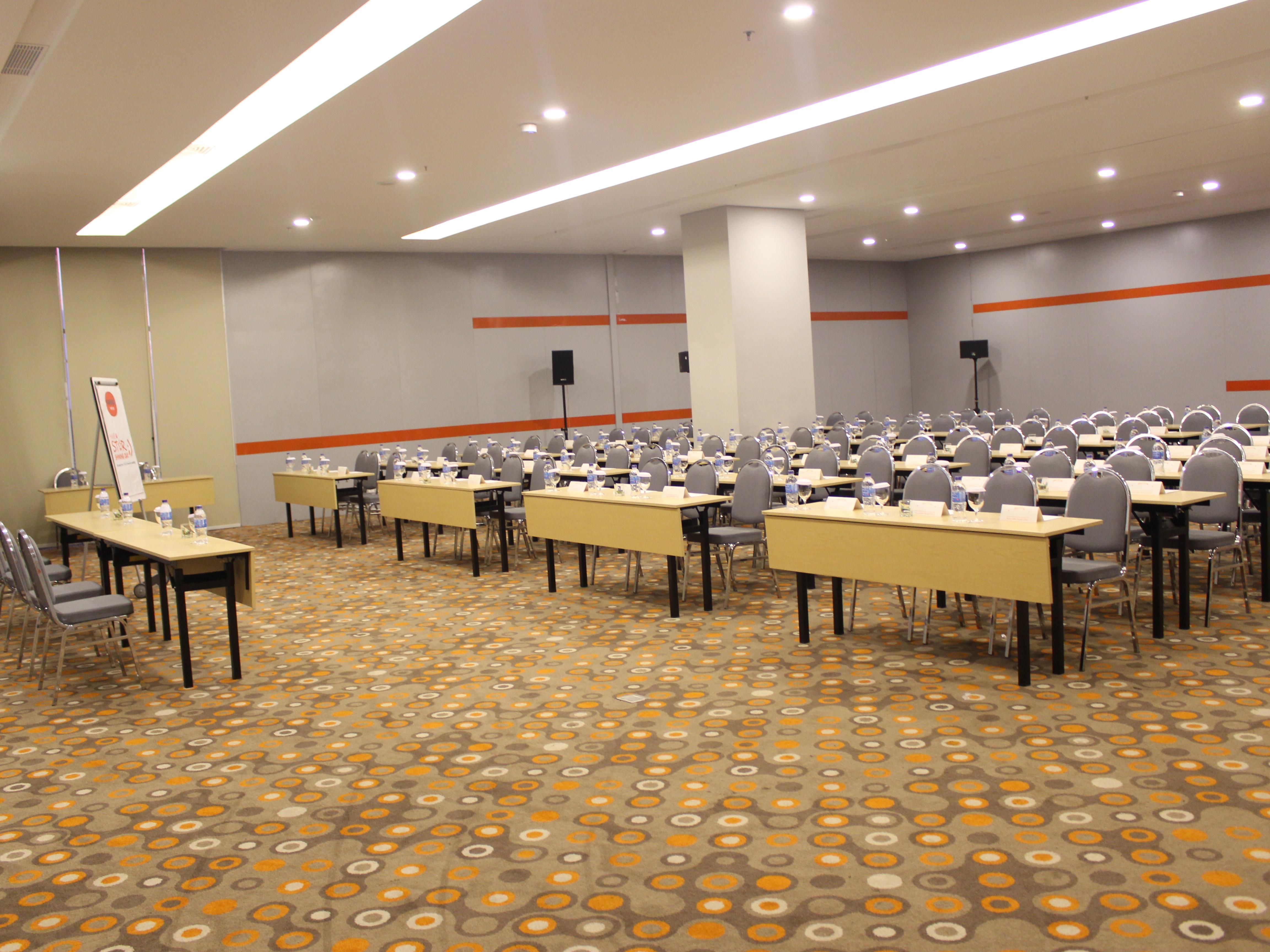 Harris Hotel Pontianak Exteriör bild