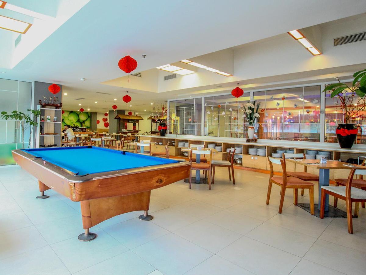 Harris Hotel Pontianak Exteriör bild