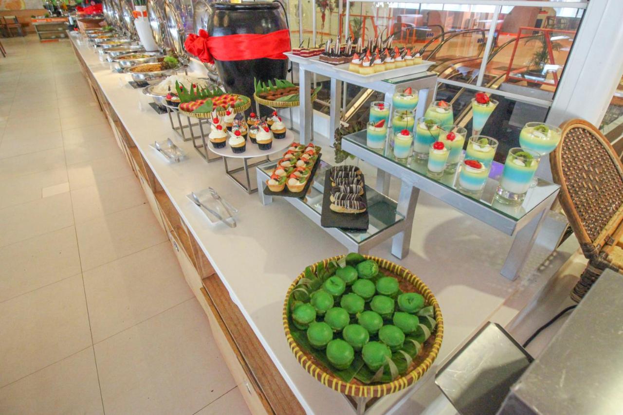 Harris Hotel Pontianak Exteriör bild